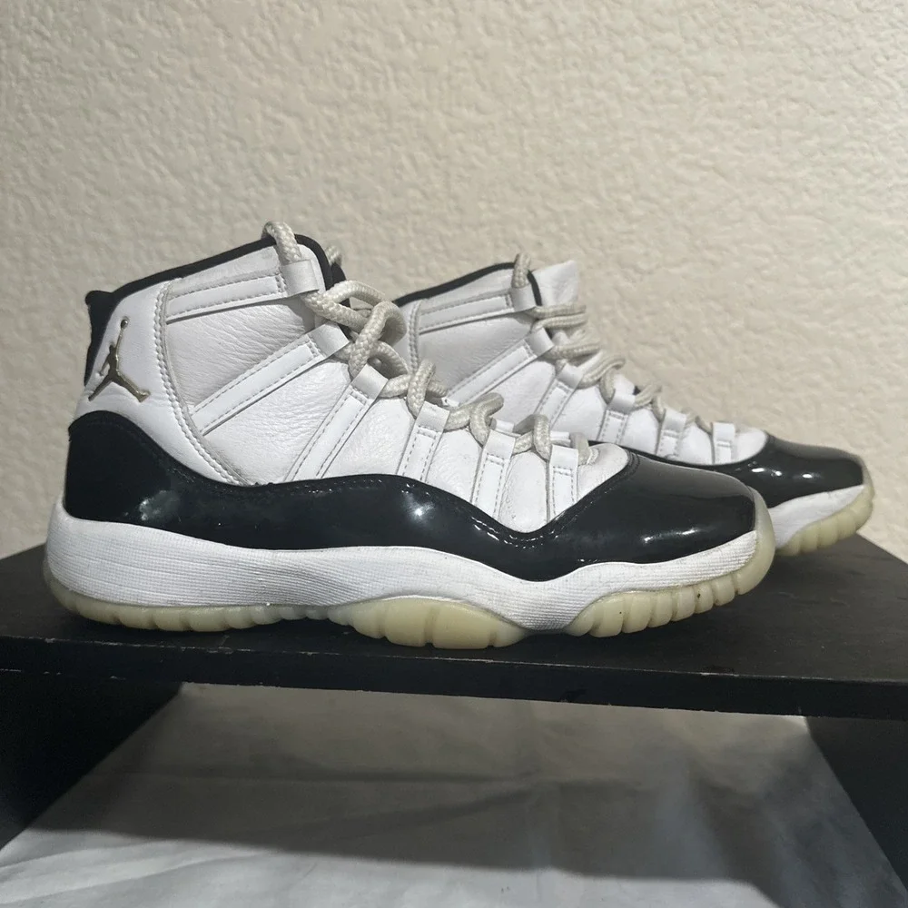 Jordan 11 Air Jordan High Top Sneakers White/Black US 6Y